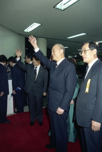강영훈 국무총리 헝가리 대통령 환송식 참석 이미지