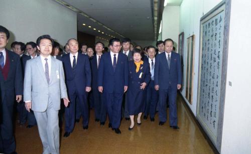 강영훈 국무총리 남북고위급회담대표단 서예전 관람 이미지