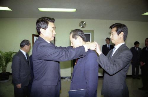 최창윤 공보처 장관 '90 종무식 및 직원포상 이미지