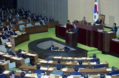 노재봉 국무총리 임시 국회 연설 이미지