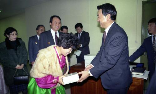 최창윤 공보처 장관 정부포상 전수식 이미지