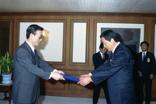 노재봉 국무총리 강릉대학교, 창원대학교 총장 임명장 수여식 이미지