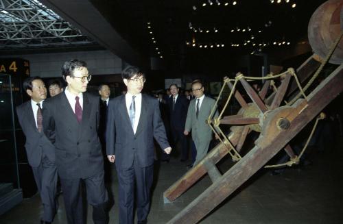 노재봉 국무총리 국립중앙과학관 순시 이미지
