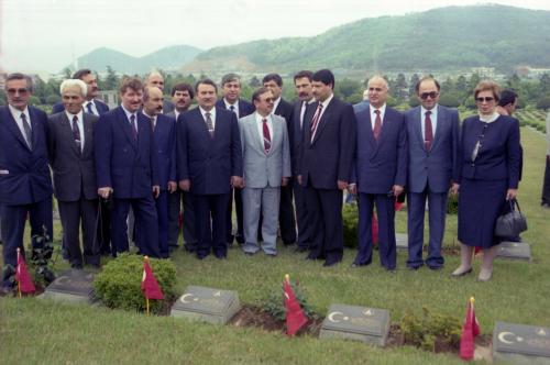 터키 수상 국제연합(UN) 묘지 참배 이미지