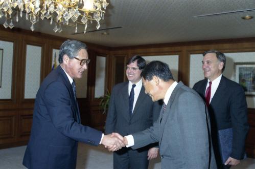정원식 국무총리 미국 예일대학교 총장 접견 이미지