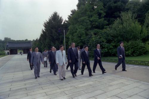정원식 국무총리 현충사 참배 이미지