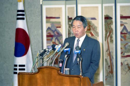 최호중 통일원 장관 대북 성명 발표 이미지