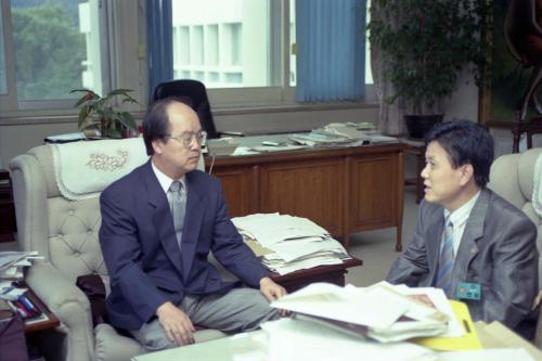 김학준 청와대 정책보좌관 미국 교포 맹인박사 접견 이미지