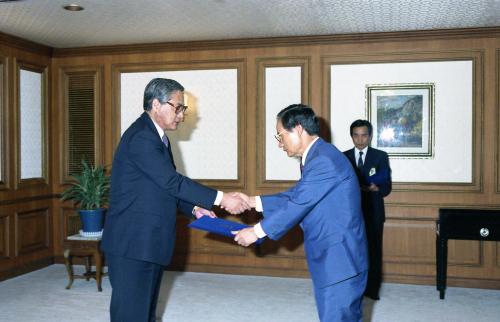정원식 국무총리 가톨릭의대학교 학장 서훈 및 소청심사위원장 임명장 수여식 이미지