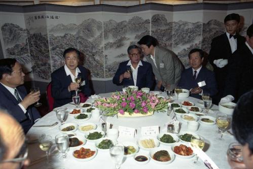 정원식 국무총리 동두천시 유지와 오찬 이미지