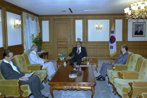 정원식 국무총리 대만 중앙통신사 사장 접견 이미지