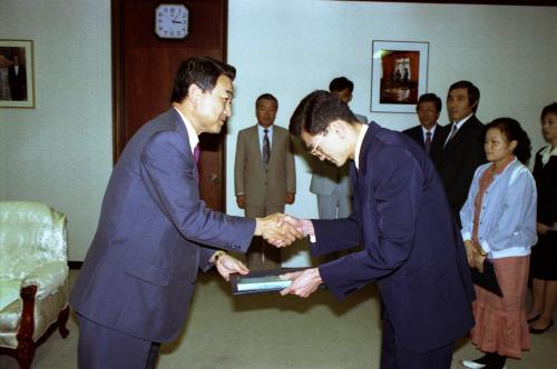 최창윤 공보처 장관 홍보과 표어 모집 수상자 표창 및 다과회 이미지