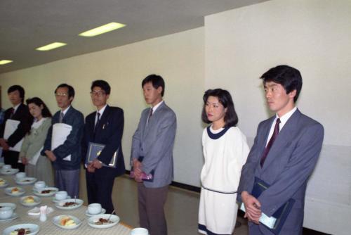 최창윤 공보처 장관 국제연합(UN) 가입 공모 표어 수상자 시상 이미지