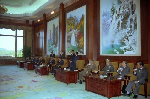 정원식 국무총리 백화원초대소 첫 도착(숙소) 제4차 남북고위급회담 이동복 대표 평양 도착 성명 발표 이미지