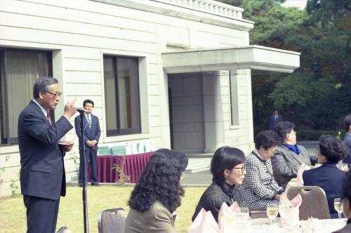 정원식 국무총리 내외 여기자 초청 오찬 이미지