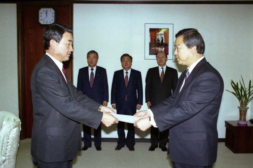 최창윤 공보처 장관 임명장 수여식(선창기 외교안보관) 이미지