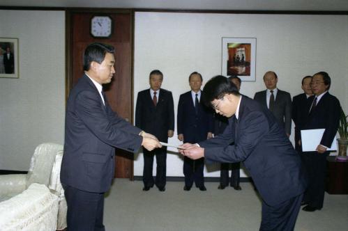 최창윤 공보처 장관 임명장 수여식(김인철 부이사관외) 이미지