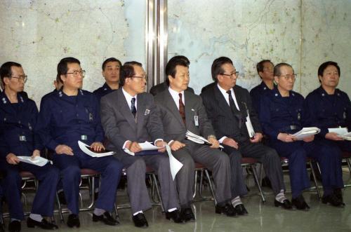 정원식 국무총리 경찰청 순시 이미지