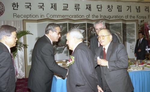 정원식 국무총리 한국국제교류재단 창립 리셉션 참석 이미지