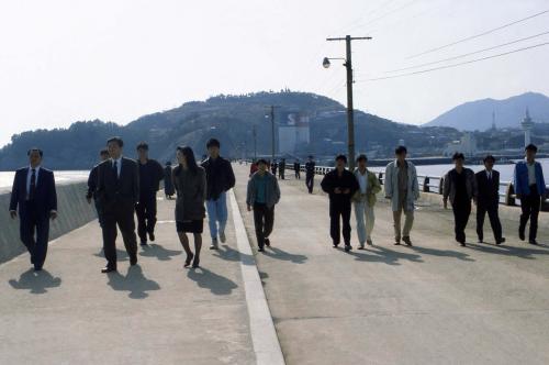 오동도 전경 및 관광객 이미지
