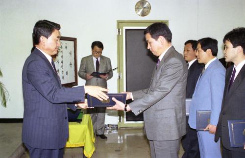 최창윤 공보처 장관 직원조회(4월중) 및 표창 이미지