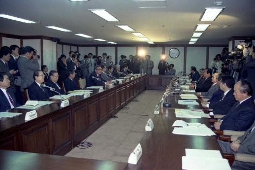 정원식 국무총리 당정회의 주재 이미지