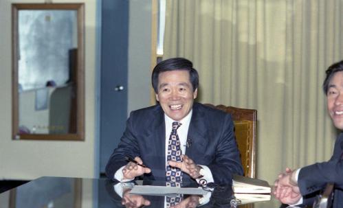 남정판 총리공보비서관 환경회의발표 이미지