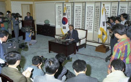 자수간첩 오길남 기자회견 이미지