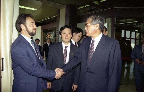 정원식 국무총리 브라질 리오공항 출발 환송식 이미지