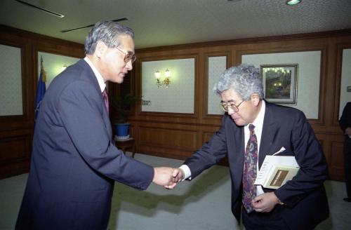 정원식 국무총리 도쿄대학교 총장 면담 이미지