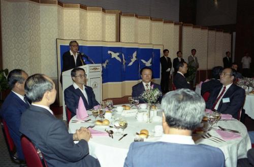 정원식 국무총리 '92 국정홍보위원과 오찬 이미지