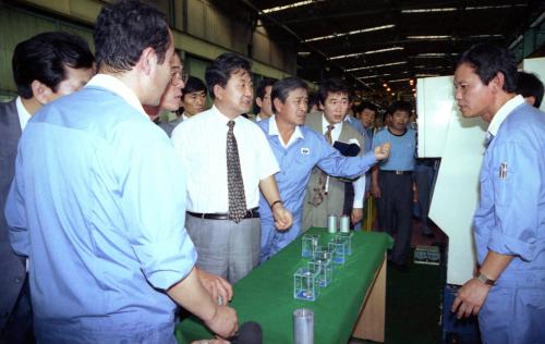 김달현 북한 부총리 대우중공업 시찰 이미지
