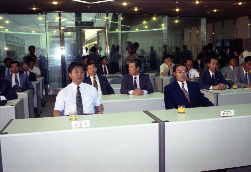 김달현 북한 부총리 종합전시장 시찰 이미지
