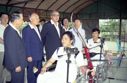 정원식 국무총리 장애인올림픽 참가 선수(탁구, 양궁) 이미지