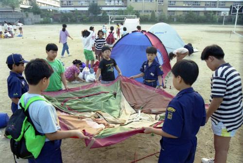 유소년ㆍ소녀대 학교운동장 야영하기 이미지