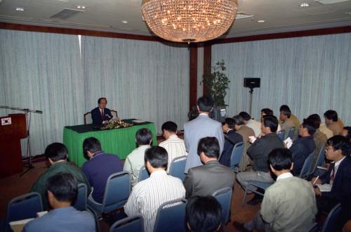 김학준 청와대 대변인 브리핑 이미지