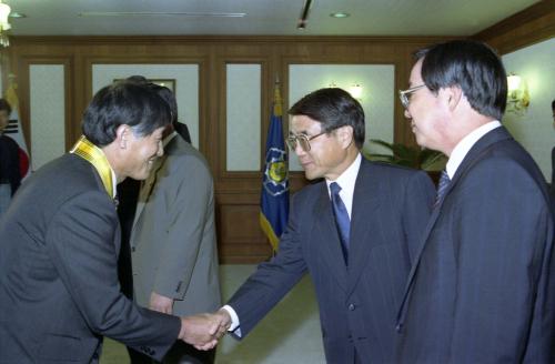 정원식 국무총리 권영호 서훈 이미지