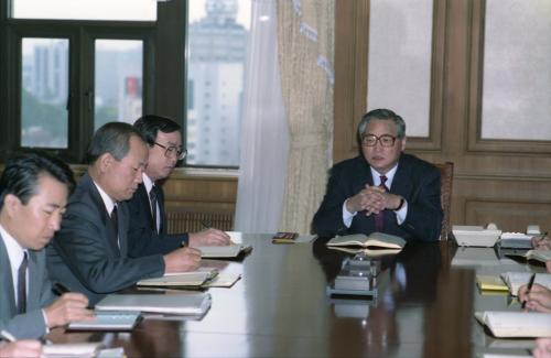 정원식 국무총리 비서실 간부회의 주재 이미지