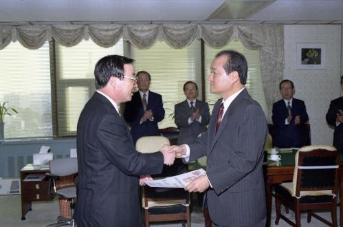 윤성태 국무총리행정조정실장 강석천 국장 임명장 수여식 이미지