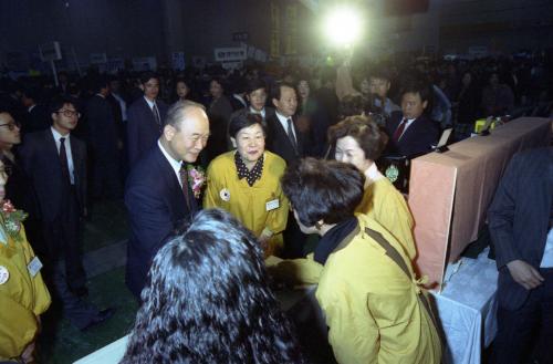 공보처 장ㆍ차관 부인 적십자사 바자회 이미지