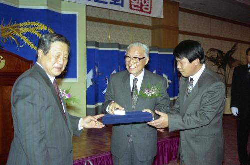 현승종 국무총리 한국교원단체총연합회 창립45주년 축하연 참석 이미지
