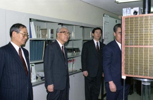 현승종 국무총리 대덕연구단지 시찰 이미지