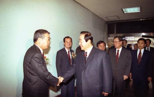 김영삼 대통령당선자 한국사진기자단 보도사진전 개막식 참석 이미지