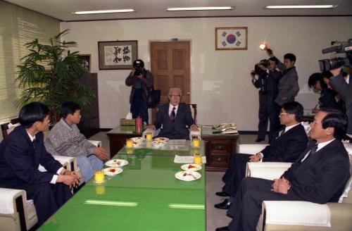 현승종 국무총리 박경열(13세) 학생 면담 이미지