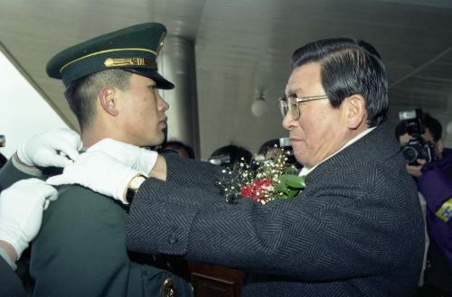 황인성 국무총리 '93 학군사관후보생 임관식 참석 이미지
