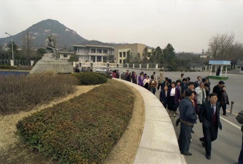관광명소가 된 청와대 앞 도로 이미지