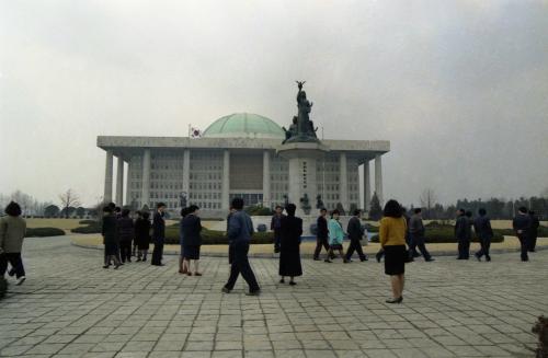 국회 앞 개방 이미지
