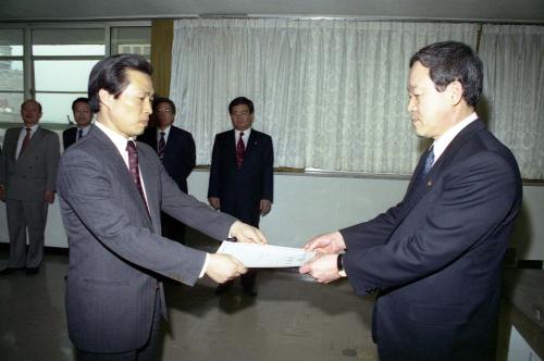 오인환 공보처 장관 임명장 수여식(국장급) 및 광고공사 이사 임명장 수여식 이미지