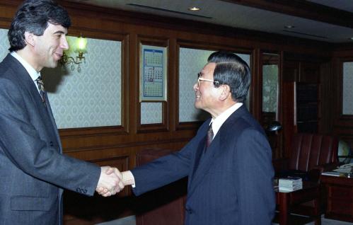 황인성 국무총리 유엔총회의장 접견 이미지