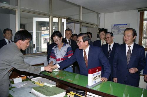 황인성 국무총리 노원구 상계4동 동사무소 순시 이미지